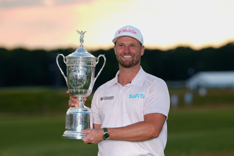 Clark avoids collapse and holds on to win the US Open